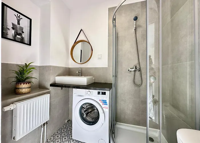 Chrobrego & Parking Free